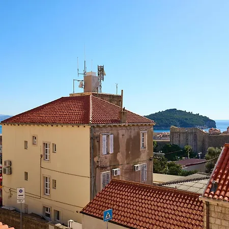 Apartment Iza Grada *