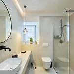 Iza Grada דוברובניק